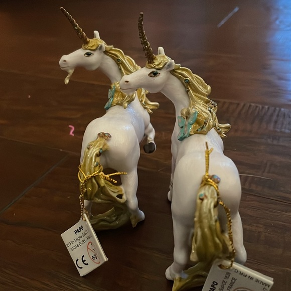 Papo Unicorn with butterfly (gold) - set of 2 - Picture 3 of 4
